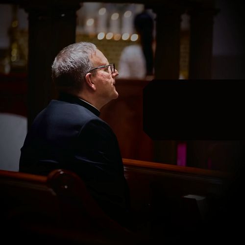 Meditații la Calea Crucii cu Episcopul Robert Barron